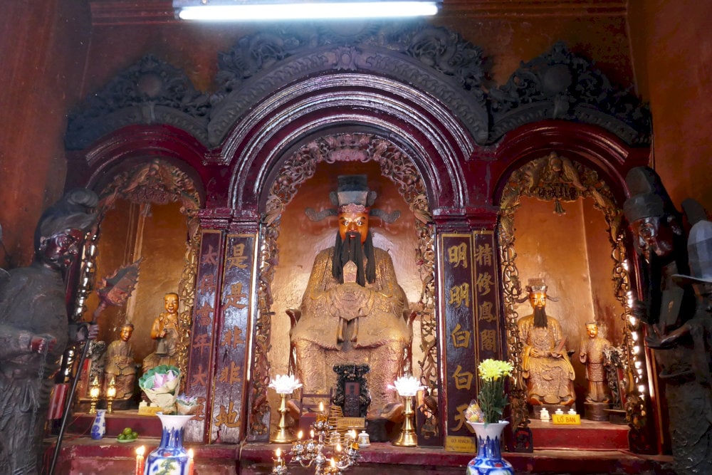 This hall honors Than Thanh Hoang, the City God who protects the local spiritual harmony